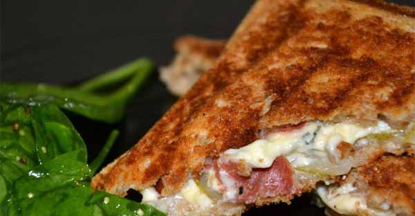 Croque Fourme d'Ambert, poire et coppa