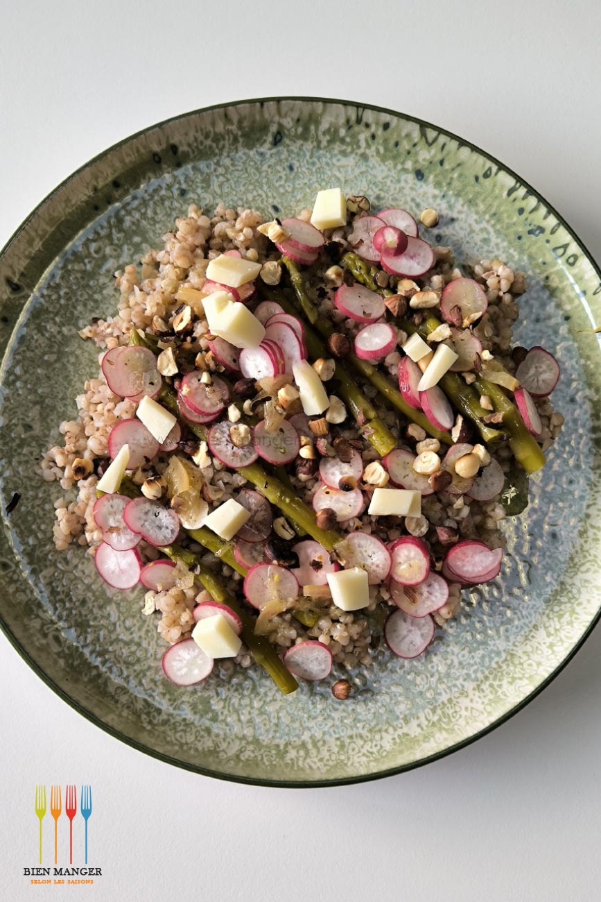 Salade de sarrasin, asperges vertes, radis et Ossau Iraty